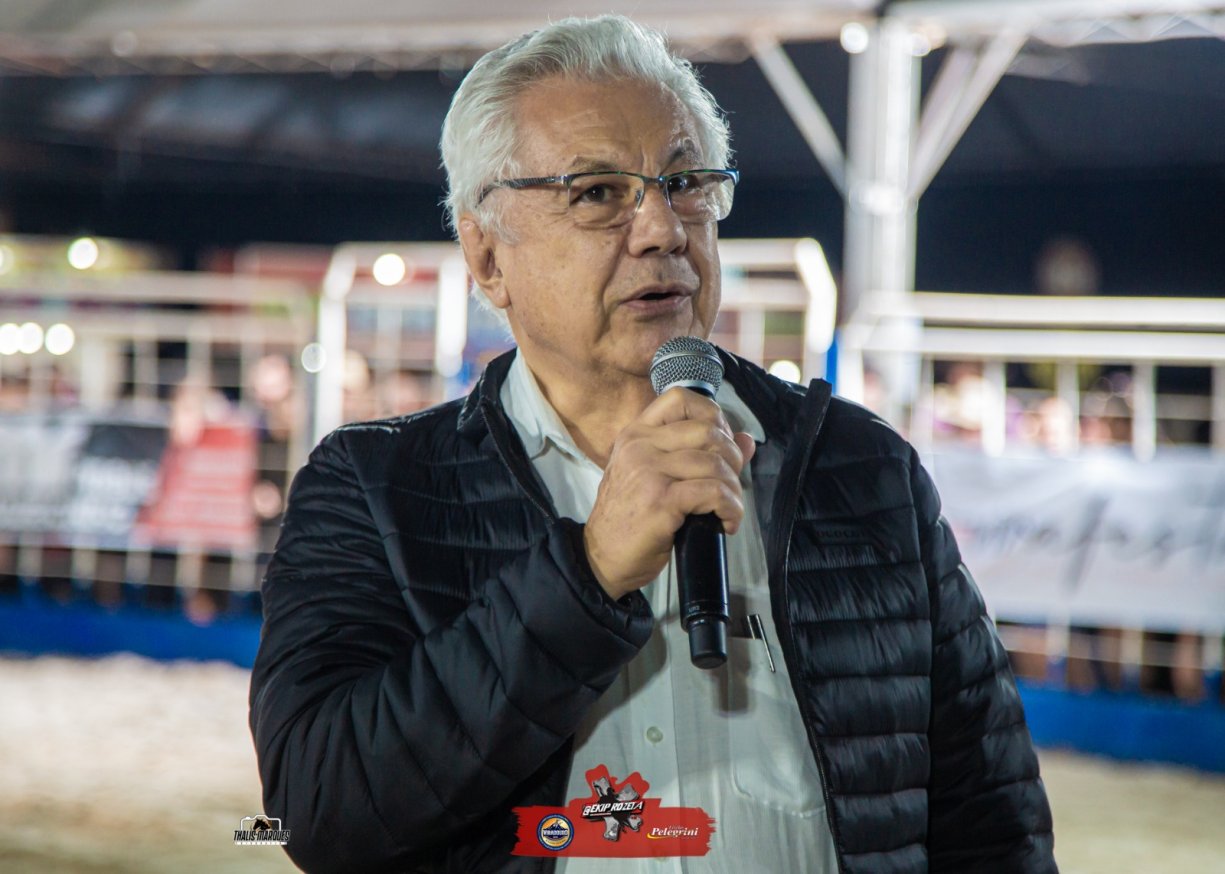 Segundo dia de festa do Peão de Viradouro, um verdadeiro sucesso!    Grandes montarias em touros, show na arena e a presença ilustre do deputado Arlindo Chinaglia. A administração se empenha em oferec