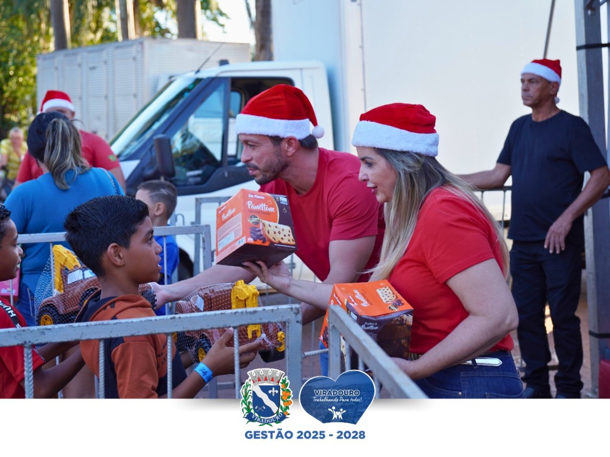 Natal Encantado com Entrega de Presentes para as Crianças