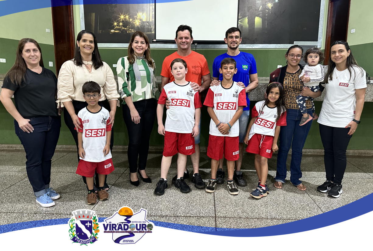 ENTREGA DE UNIFORMES PARA OS ALUNOS DO PAF (PROGRAMA ATLETA DO FUTURO)